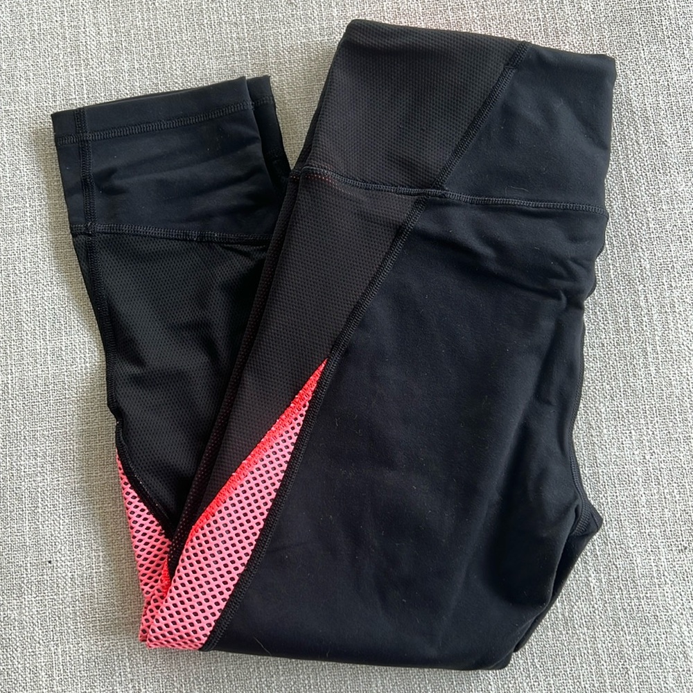 Victoria's Secret Sport Knockout Capri Leggings